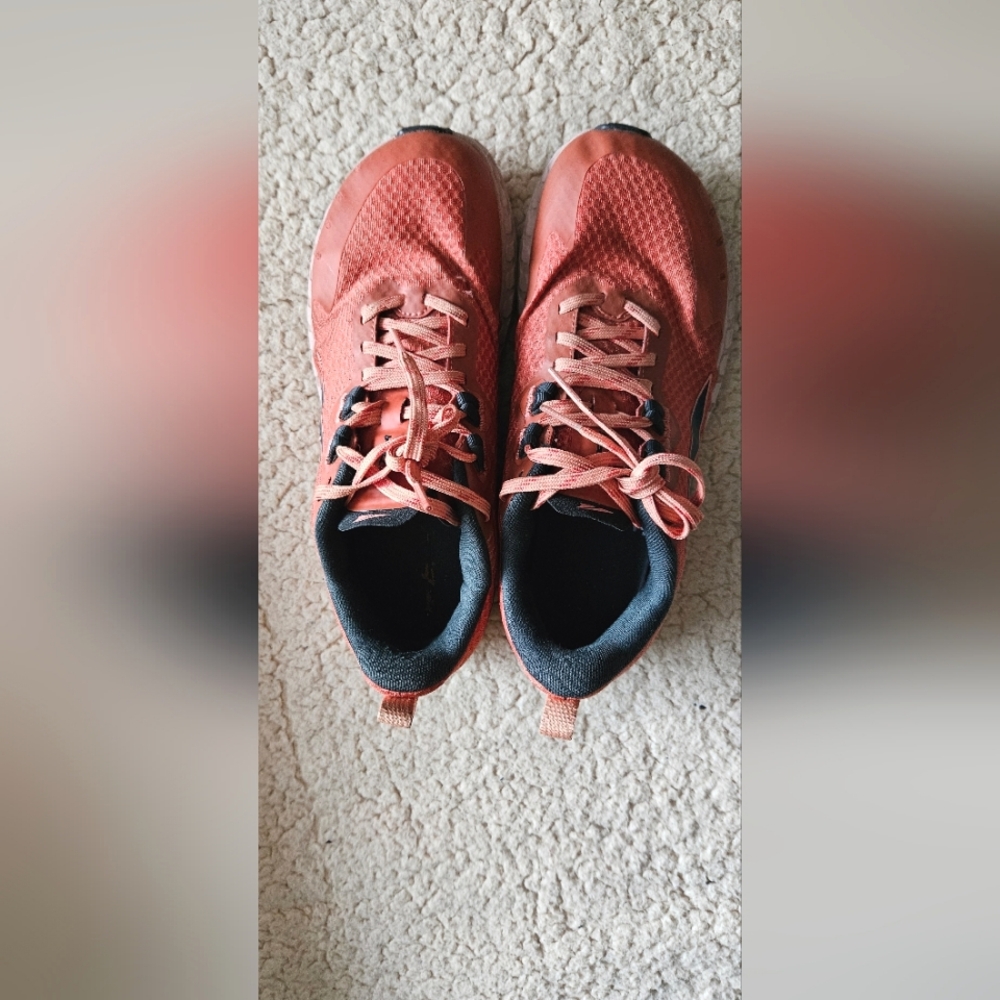 Women's Altra Outroads size 9